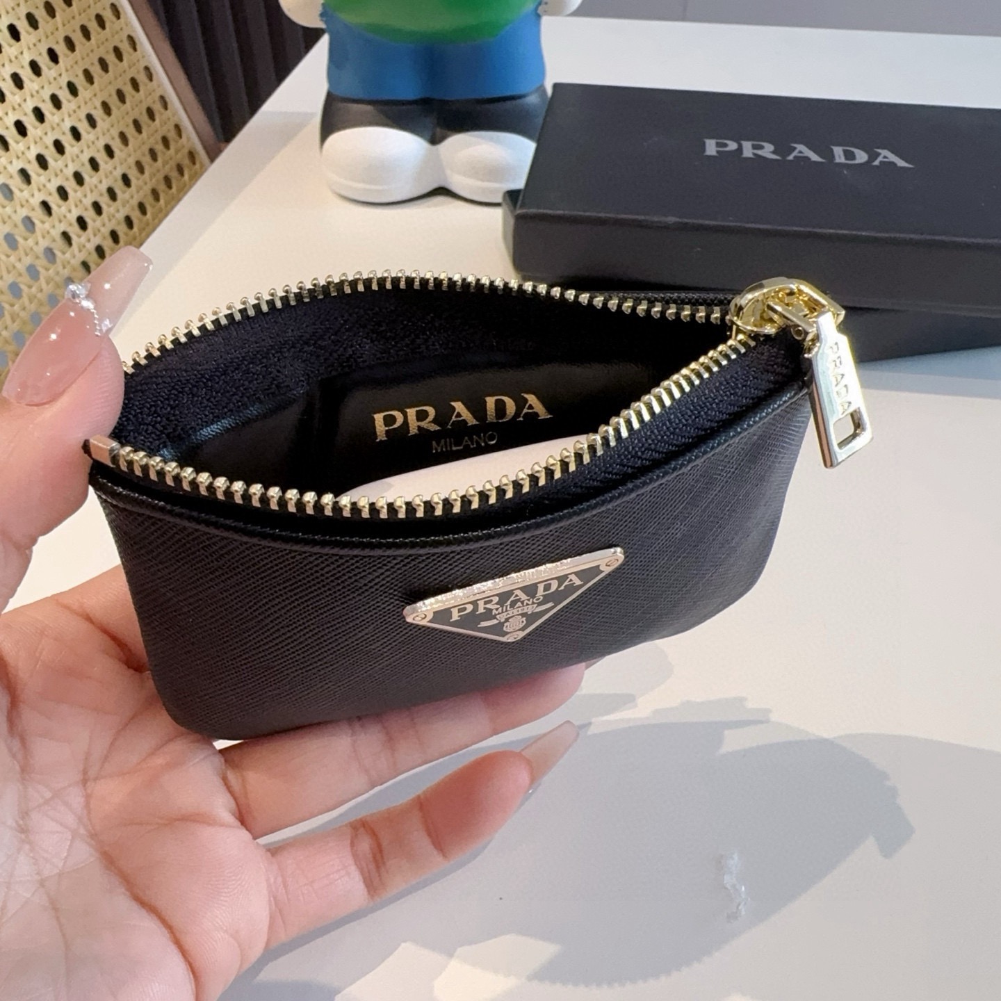 🔥普拉达零钱包 耳机包，包挂饰，可放口红耳机等小物件 手感真的很赞❗️