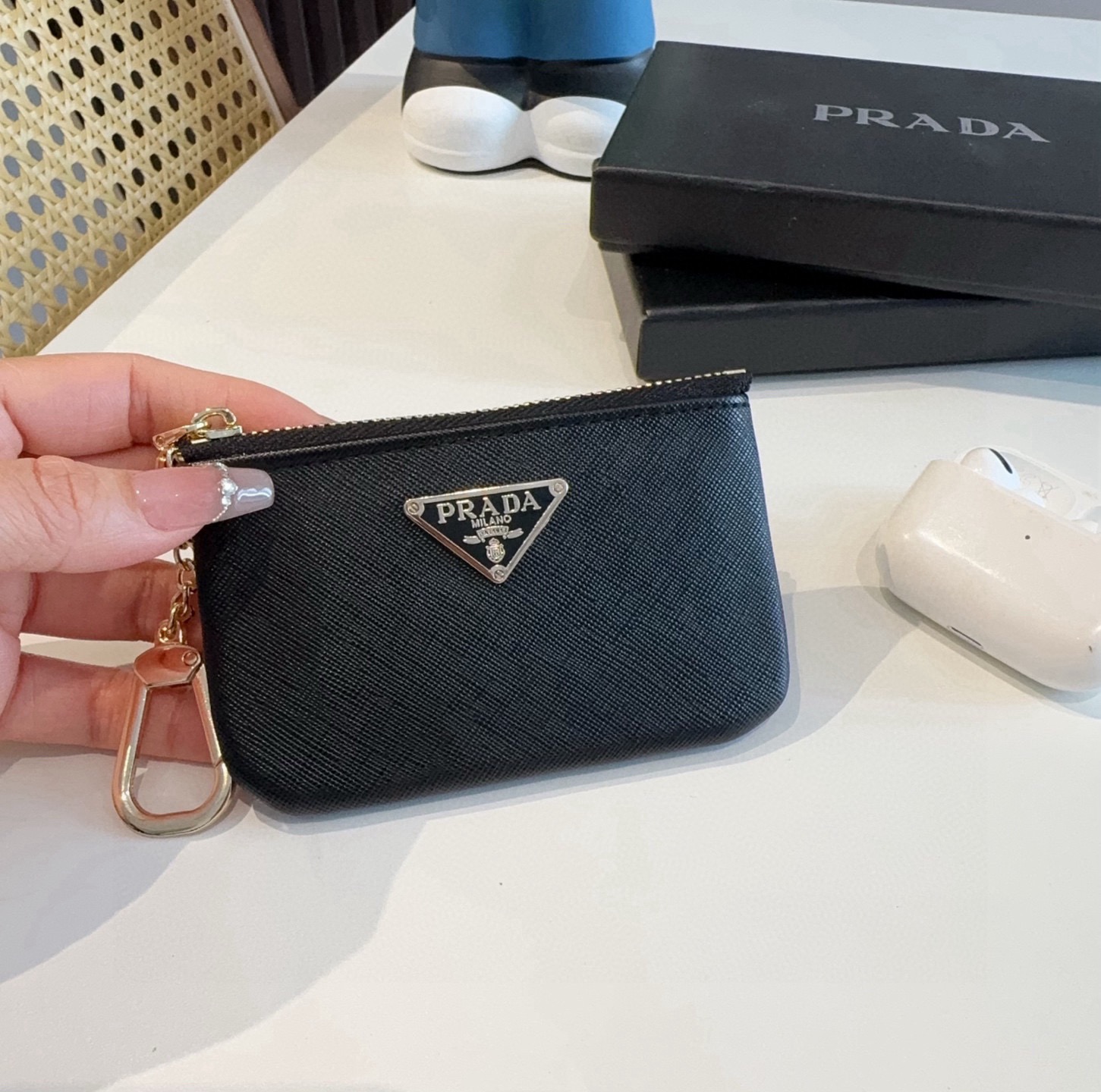 🔥普拉达零钱包 耳机包，包挂饰，可放口红耳机等小物件 手感真的很赞❗️