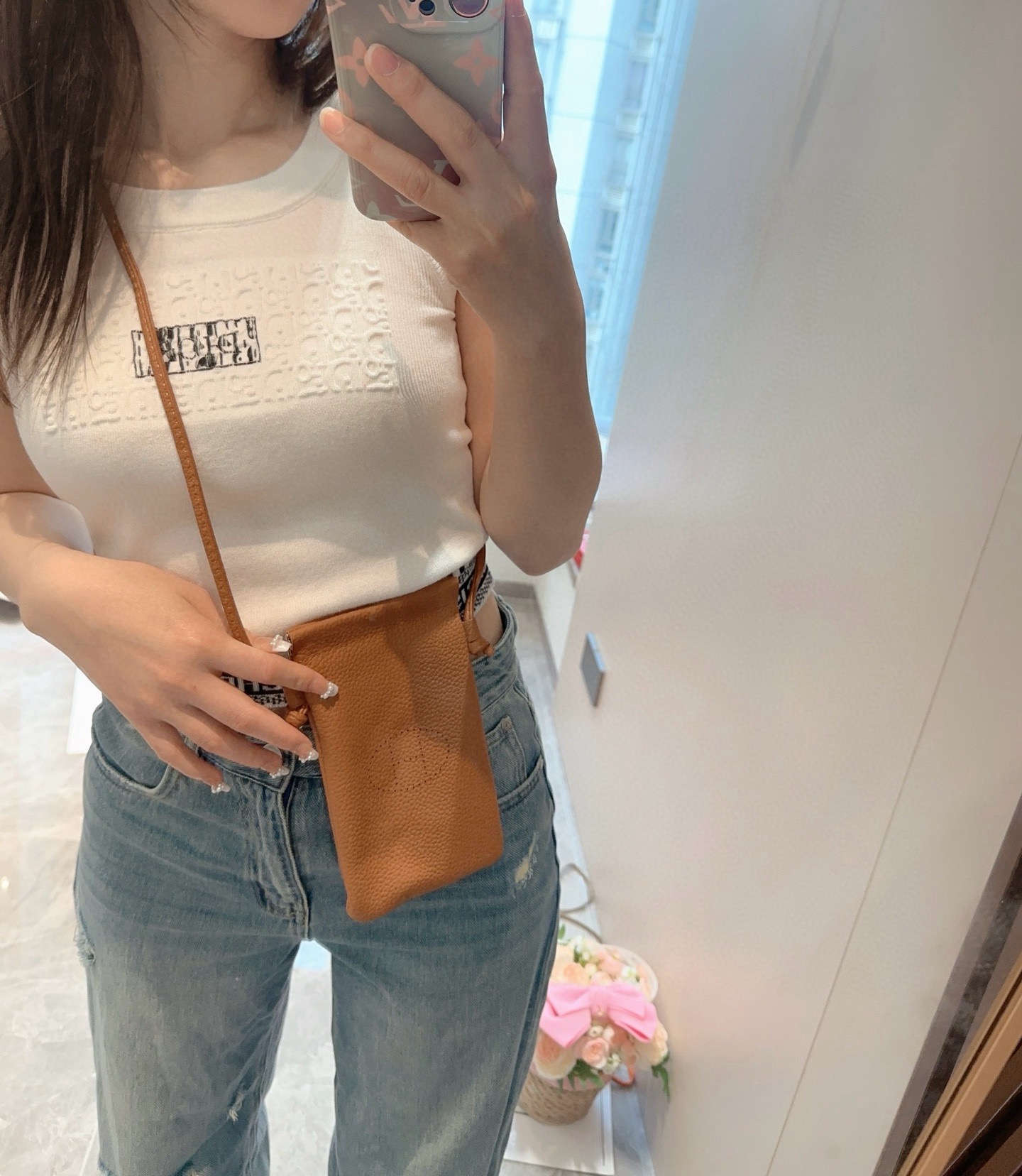 🔥爱马仕H手机包斜挎mini包包，肩带🉑️调节，头层牛皮做工精致，可放2部手机 出门不带现金的时代，一个