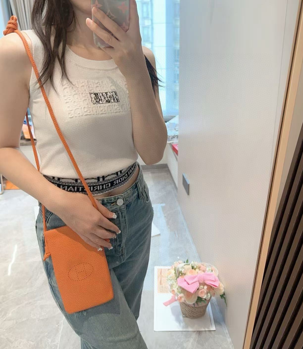 🔥爱马仕H手机包斜挎mini包包，肩带🉑️调节，头层牛皮做工精致，可放2部手机 出门不带现金的时代，一个