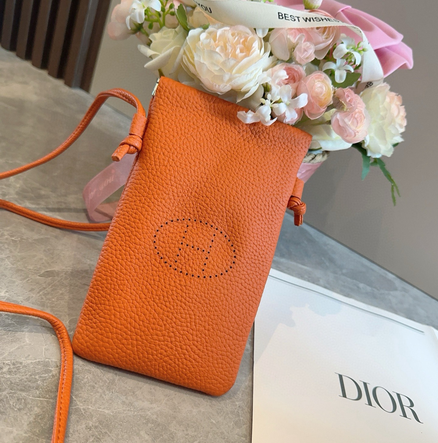 🔥爱马仕H手机包斜挎mini包包，肩带🉑️调节，头层牛皮做工精致，可放2部手机 出门不带现金的时代，一个