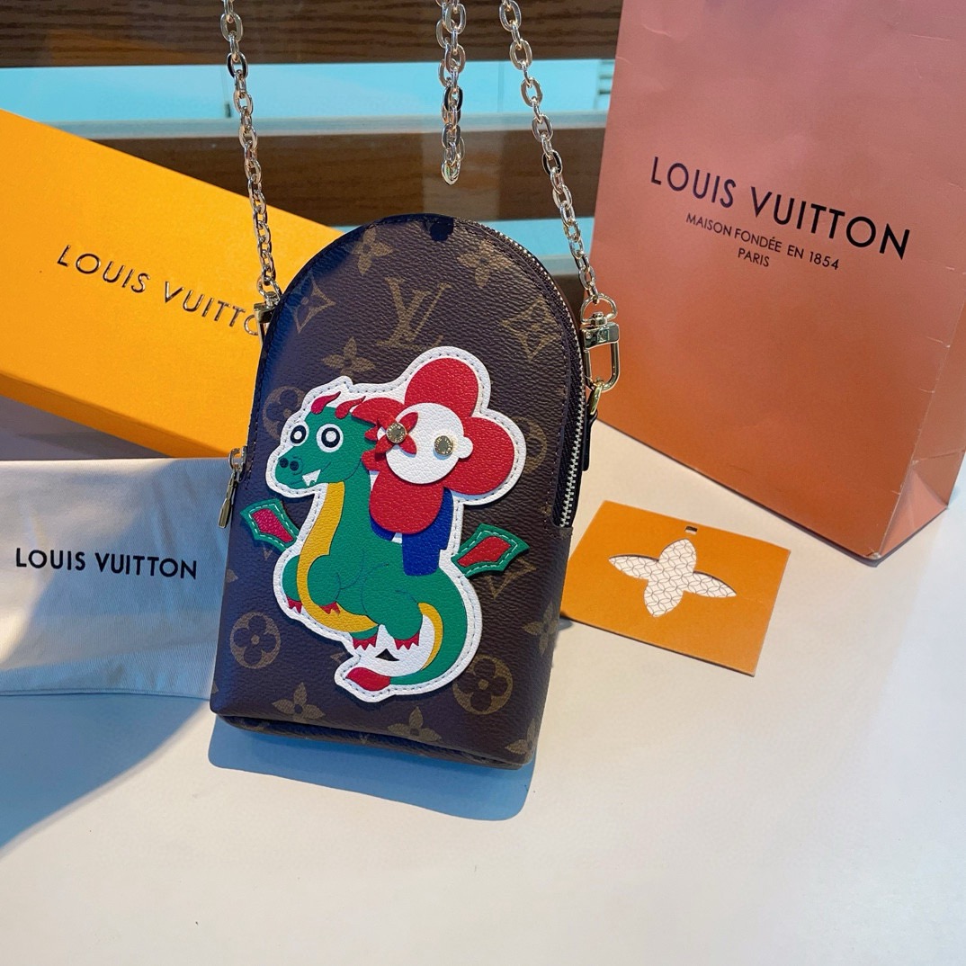 🔥LV太阳花飞龙🐲手机包，链条斜挎手机包，零钱包，可装1/2部手机及零钱💄生活出门不需要带现金的时代，这