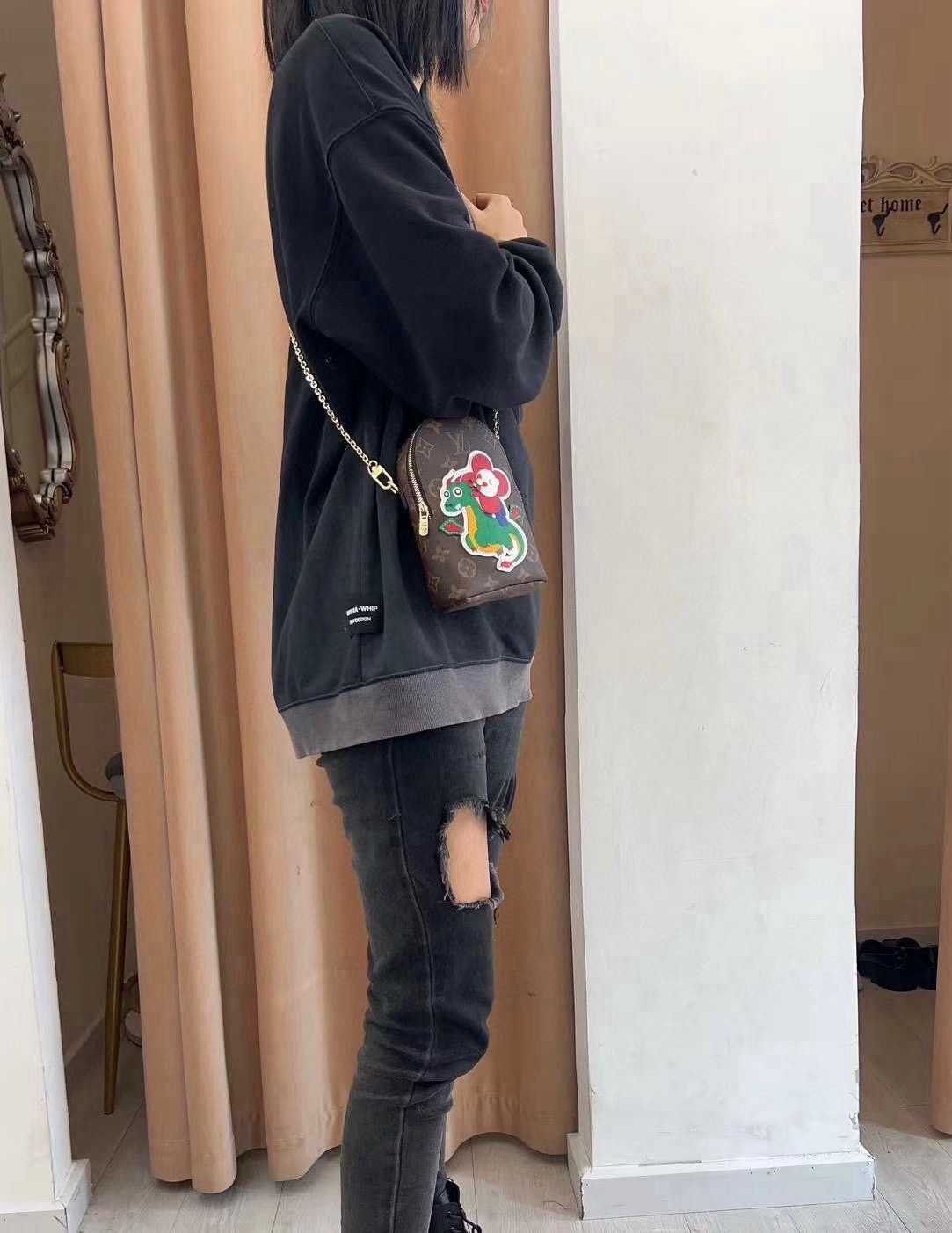 🔥LV太阳花飞龙🐲手机包，链条斜挎手机包，零钱包，可装1/2部手机及零钱💄生活出门不需要带现金的时代，这