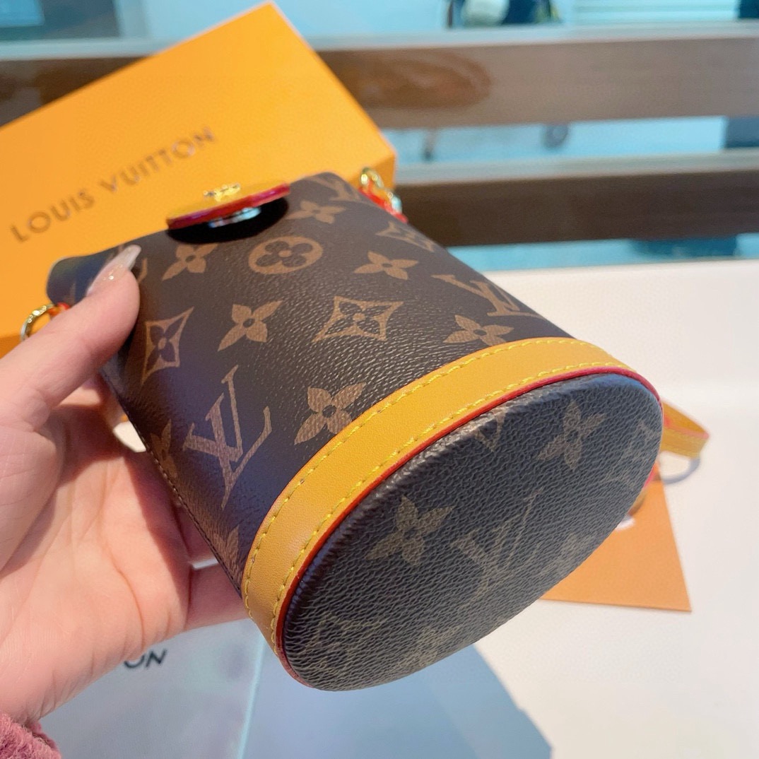 🔥LV薯条🍟斜挎手机包mini包包 M80874 Louis Vuitton 路易威登FOLD ME 斜