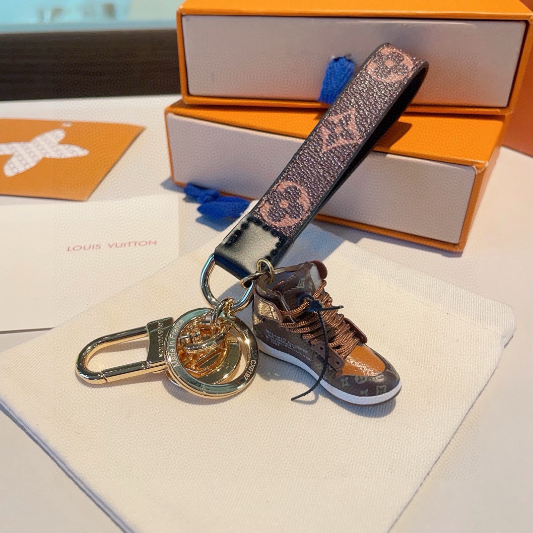 🔥LV经典老花棋格钥匙扣 钥匙扣➕联名nike迷你鞋子挂件时尚个性！车钥匙挂件 包包挂件配饰Monogr