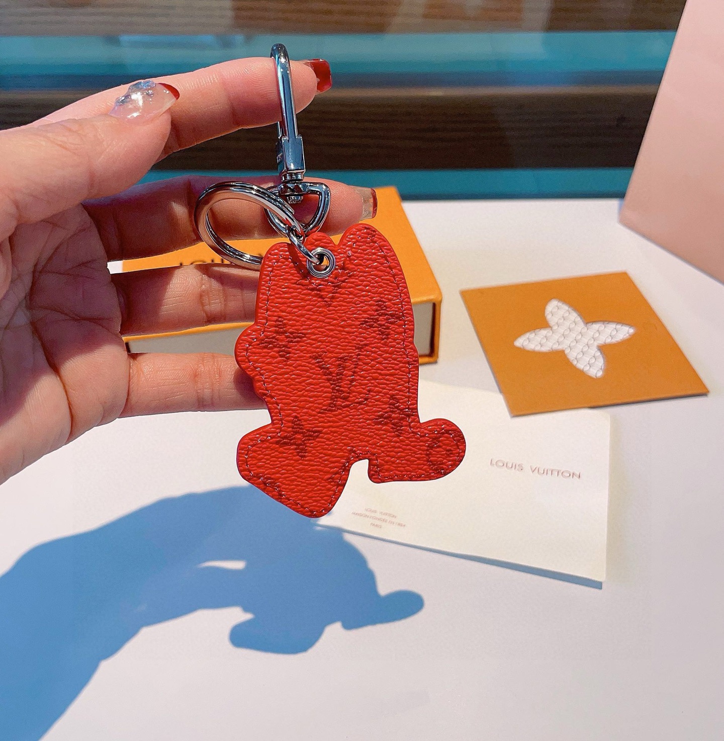 ❗🐰挂饰☀独家原单LOUIS VUITTON 新款 八哥兔🐰钥匙扣 包包挂件 ☀️顶级进口PU材质 五金