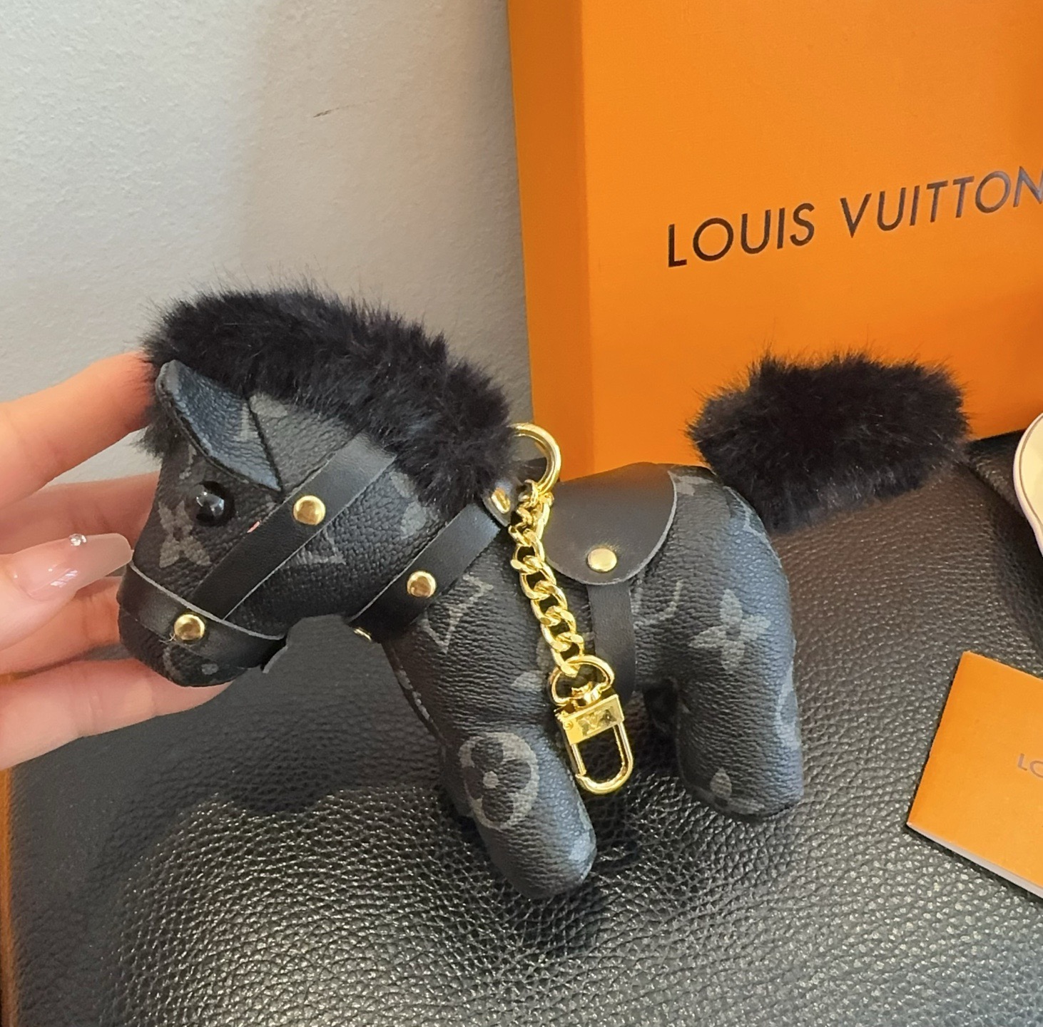 LV钥匙扣老花包包挂件 马上有钱小马🐎挂饰