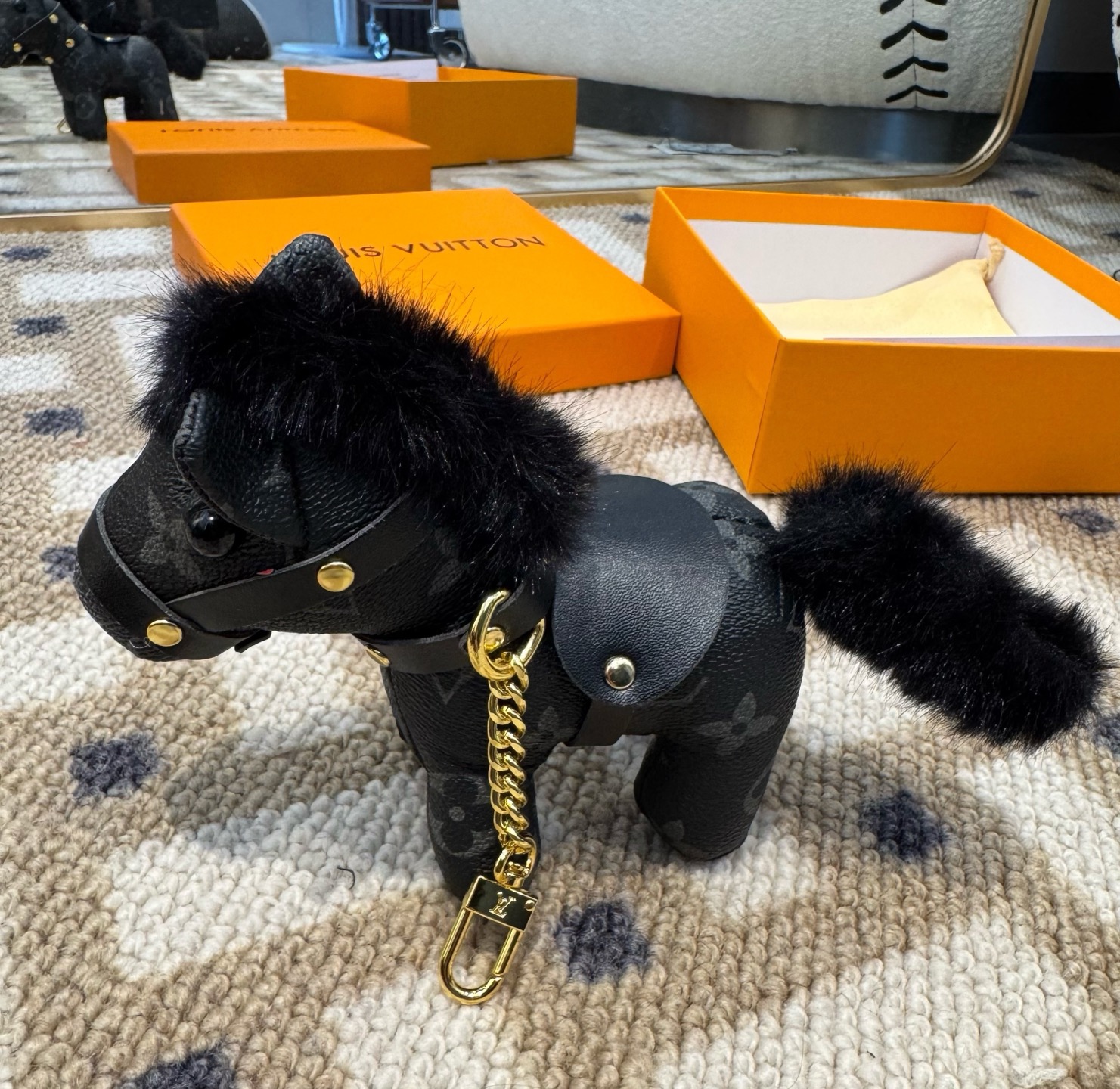 LV钥匙扣老花包包挂件 马上有钱小马🐎挂饰