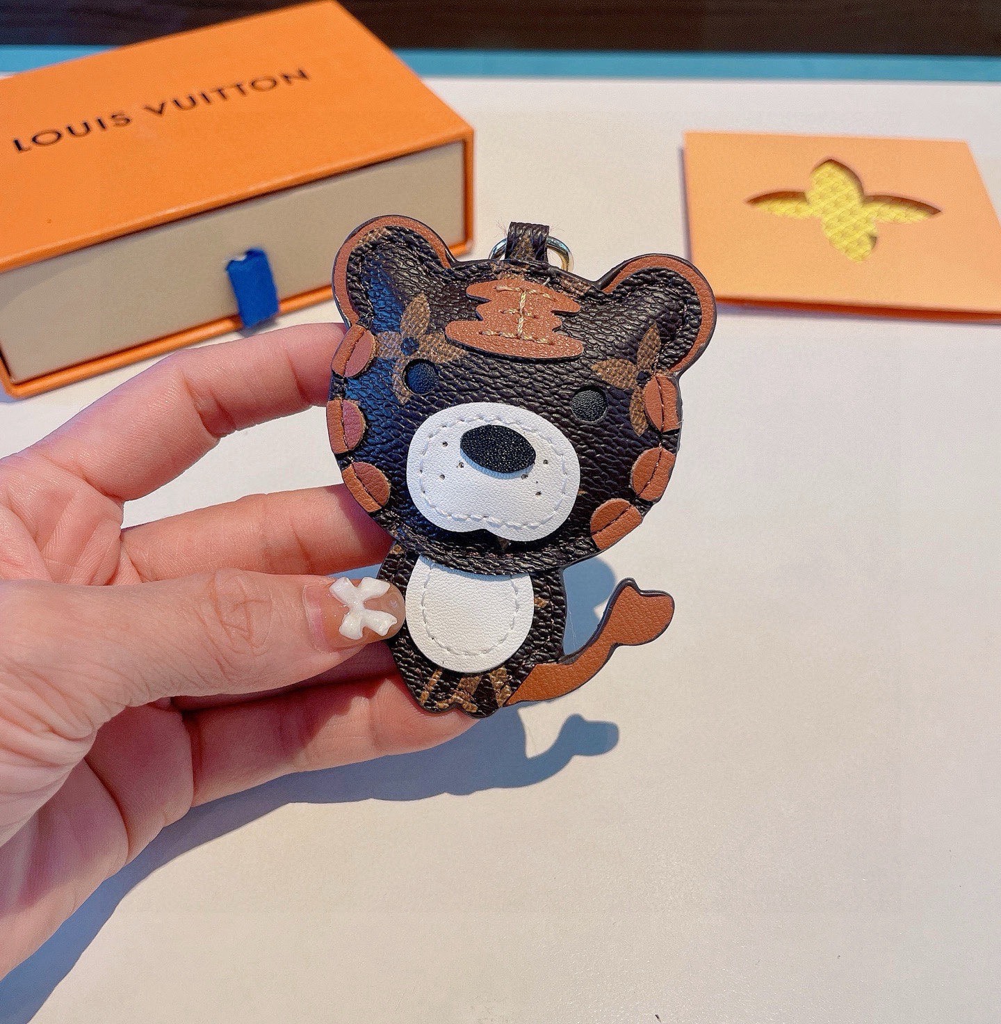 🔥驴家动物兄弟公仔挂件，小熊，小虎，小狮子包饰，LV钥匙扣，包包挂饰专柜代购内部填充物都与专柜一致聚酯纤