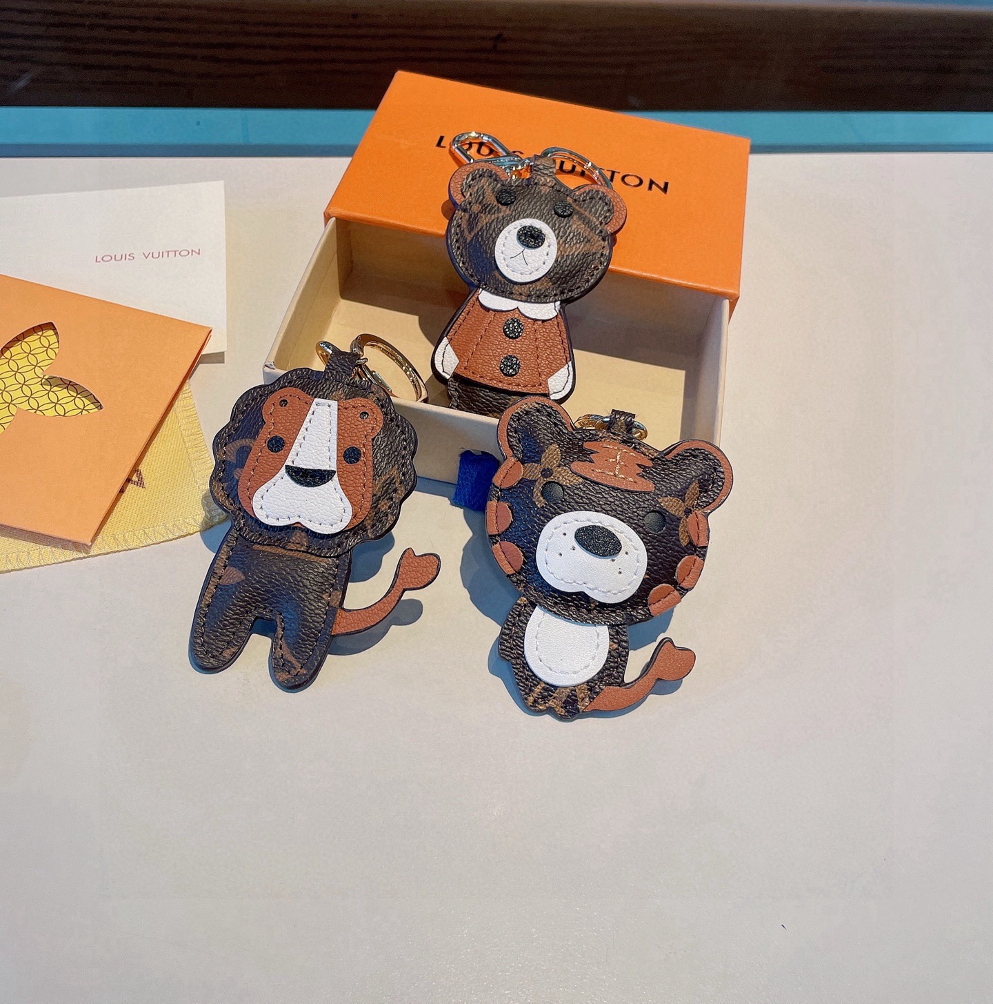 🔥驴家动物兄弟公仔挂件，小熊，小虎，小狮子包饰，LV钥匙扣，包包挂饰专柜代购内部填充物都与专柜一致聚酯纤