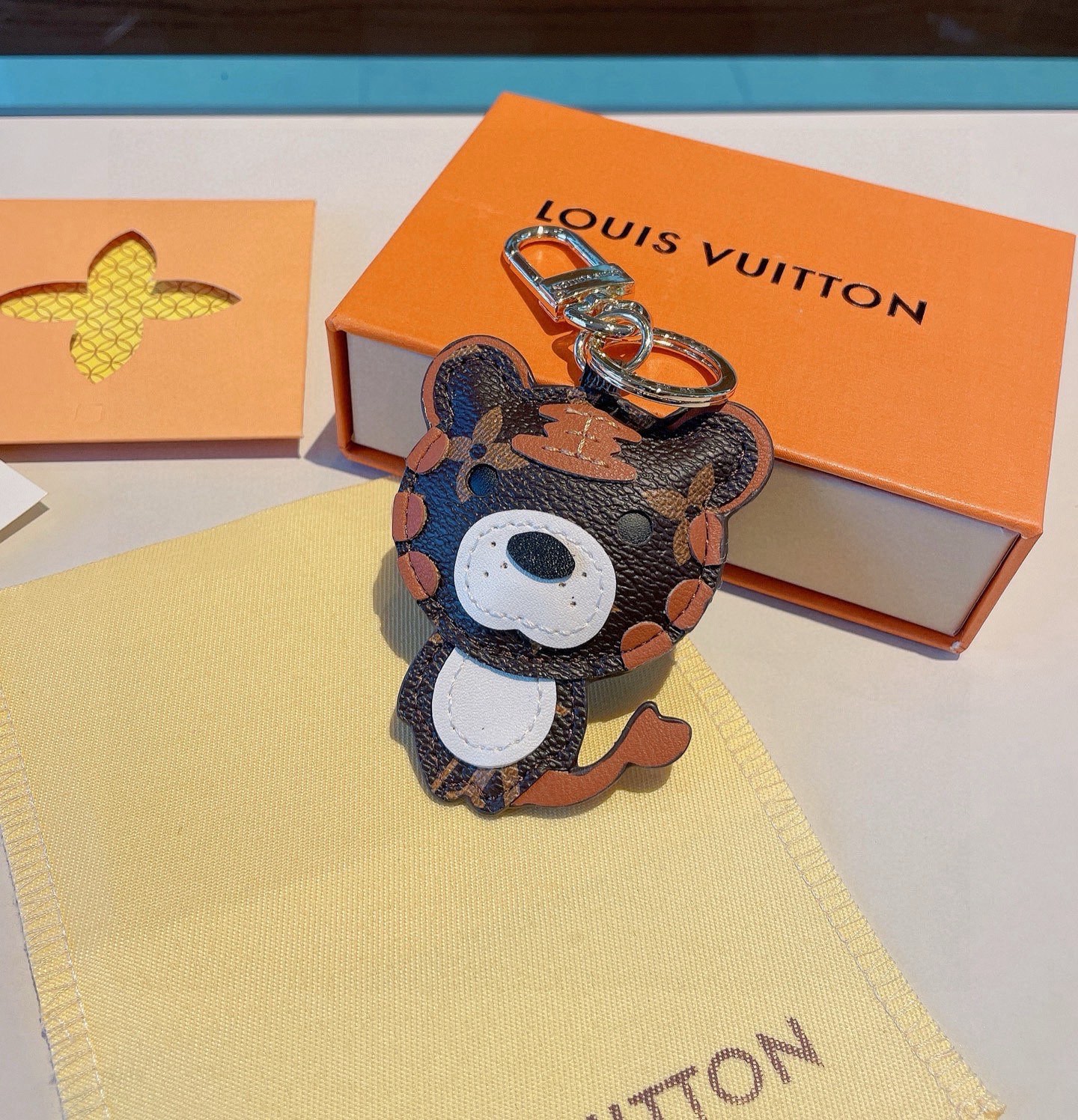 🔥驴家动物兄弟公仔挂件，小熊，小虎，小狮子包饰，LV钥匙扣，包包挂饰专柜代购内部填充物都与专柜一致聚酯纤