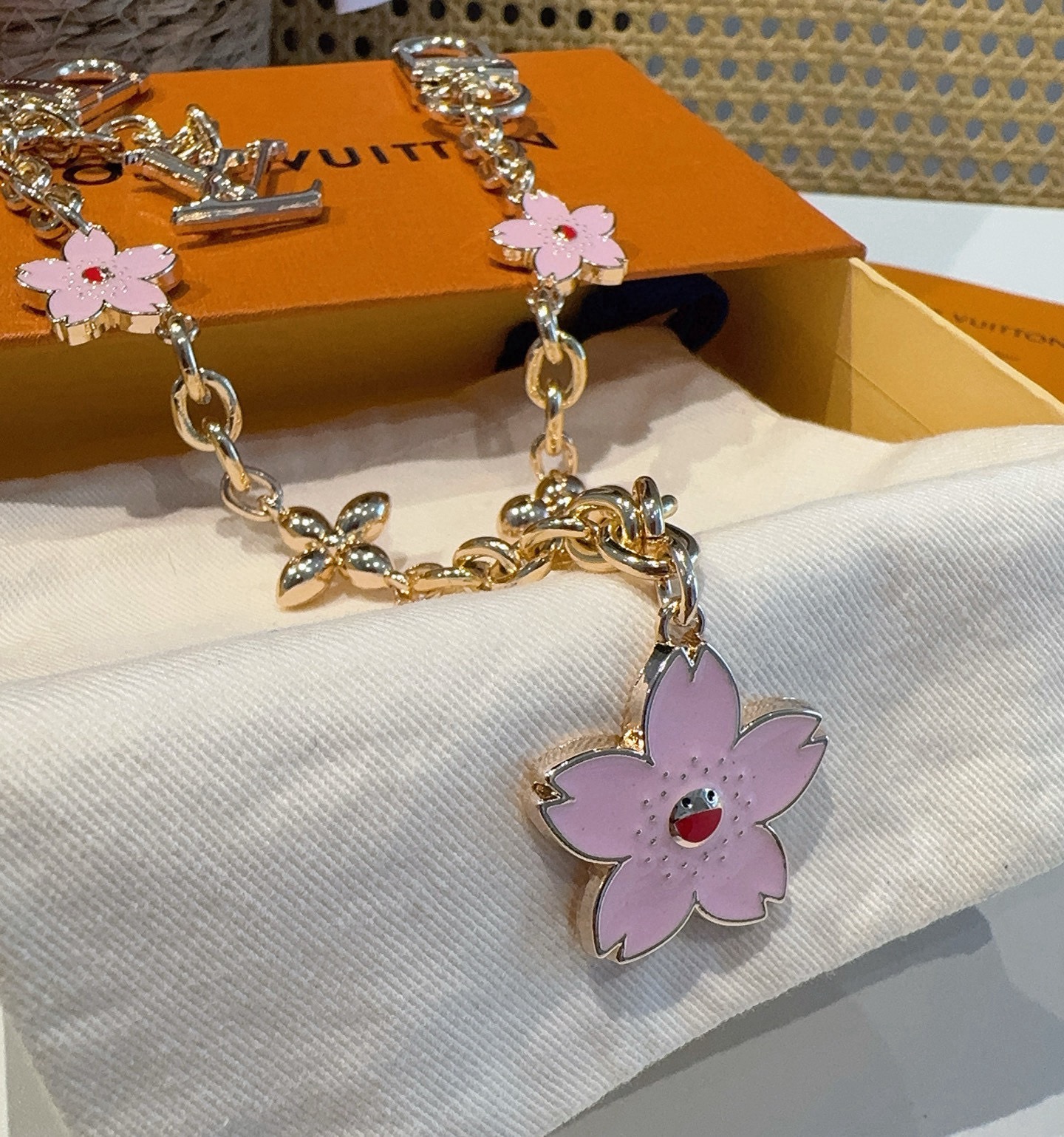 lv钥匙扣 官网M02540村上隆合作款樱花🌸包包链条挂件 多功能链条 包饰&包包肩带延长链本款链条包饰