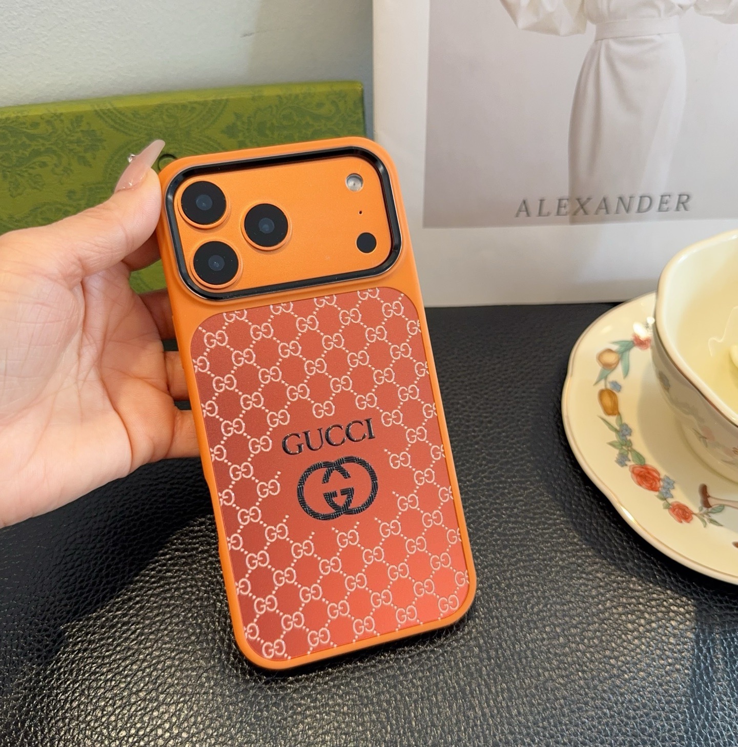 🔥上新🆕星宇橙🧡古驰手机壳水晶闪粉浮雕高光金属镜头圈软边全包型号：为了不出现报错型号，请打开本机查看手机