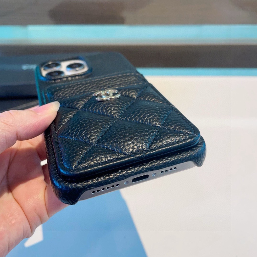 [庆祝][庆祝][庆祝]新品上架，香奈儿卡包手机壳 双层插卡 荔枝纹PU皮手感柔软舒适！型号：为了不出现