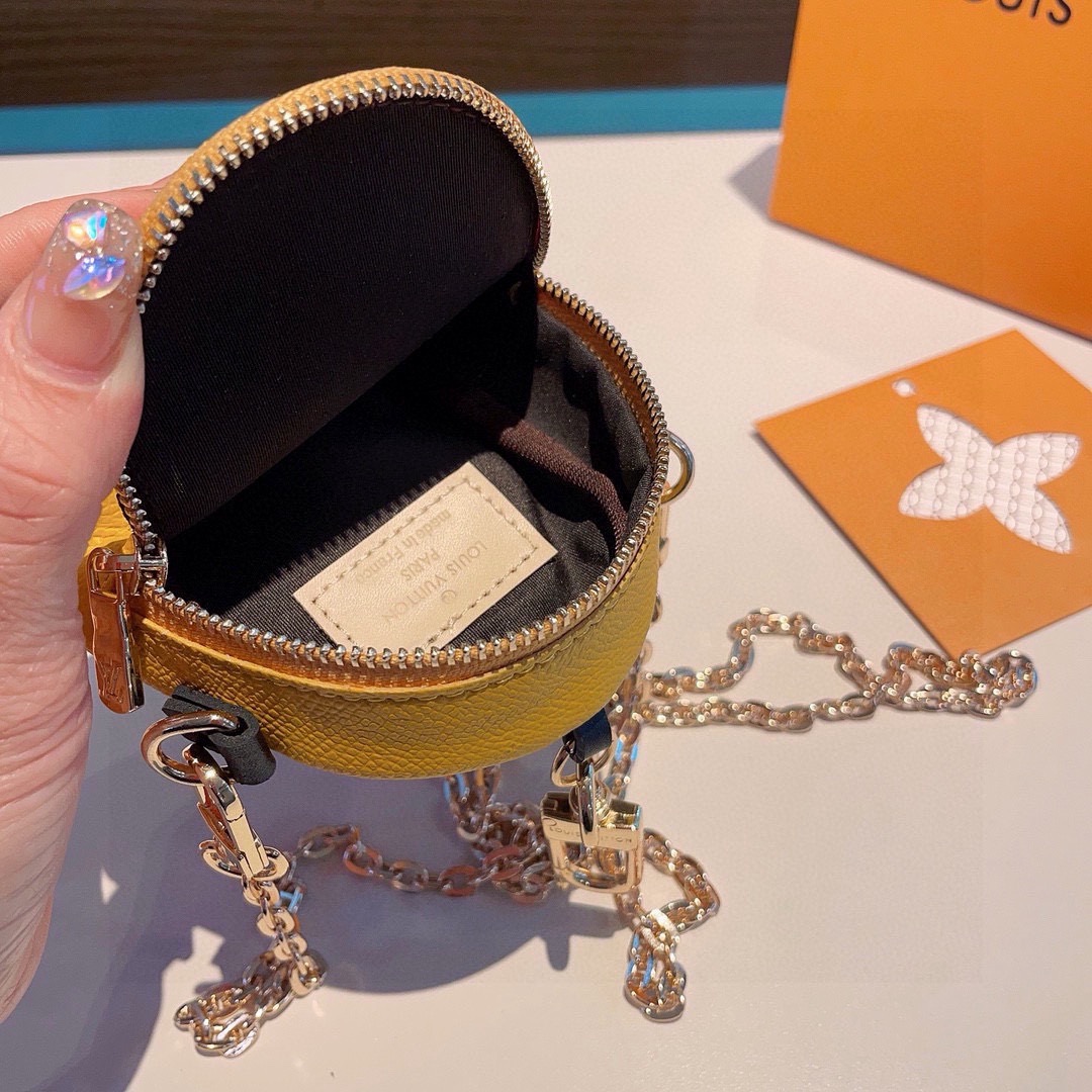 ❗原单货☀ LOUIS VUITTON 小黄人链条斜挎小包，mini包包 可装银行卡💄蓝牙耳机…钥匙扣零