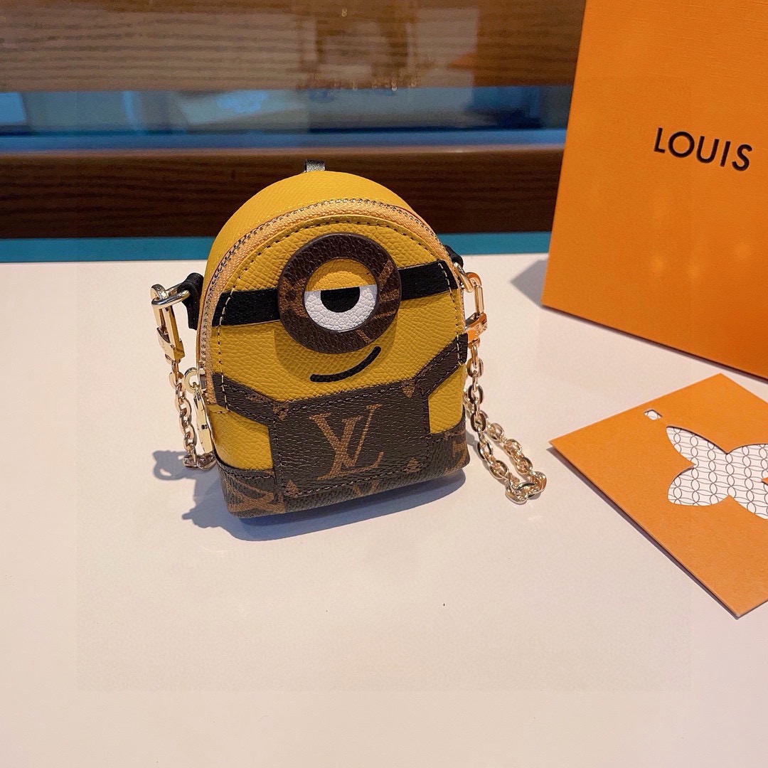 ❗原单货☀ LOUIS VUITTON 小黄人链条斜挎小包，mini包包 可装银行卡💄蓝牙耳机…钥匙扣零