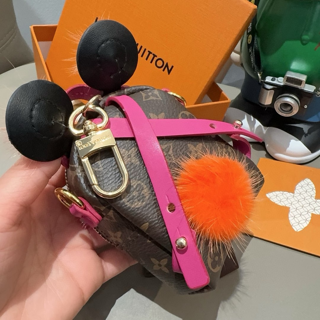 🔥LOUIS VUITTON官网M69552 PALM SPRINGS BEAR包饰与钥匙扣。Lv斜挎迷