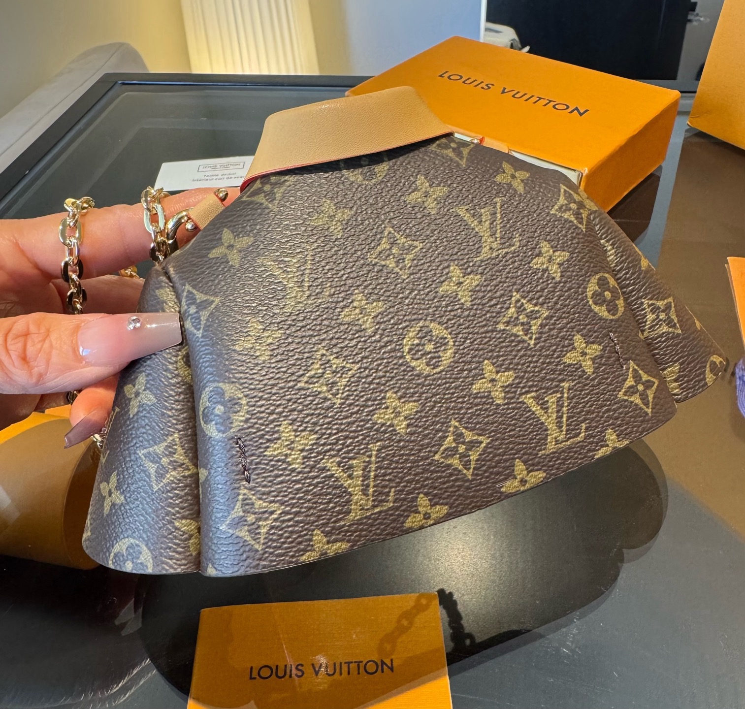 🔥LV挂件 衣服斜挎mini包包19×7×11㎝可装口红，耳机，车钥匙等