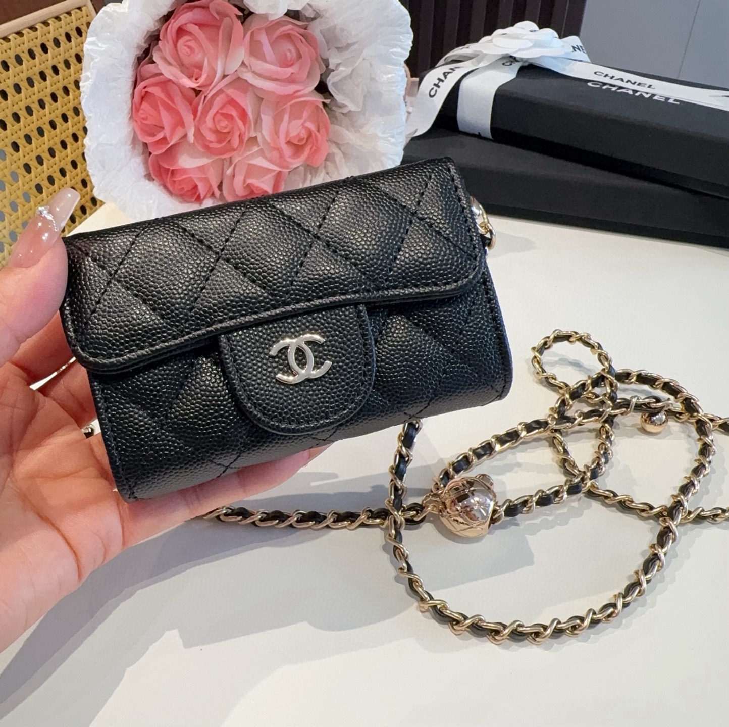 ❤️香奈儿CHANEL 金球mini斜挎包包 零钱包👛搭配金球链条⛓️挂绳可拆卸❤️可放耳机 纸巾 口红