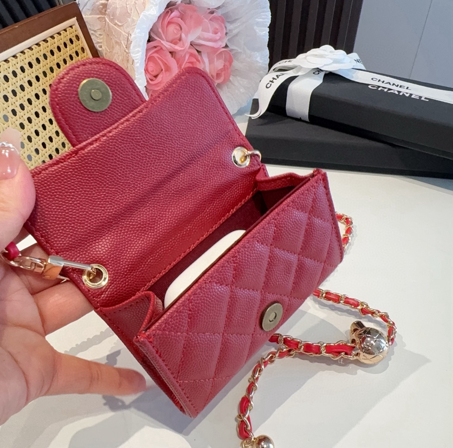 ❤️香奈儿CHANEL 金球mini斜挎包包 零钱包👛搭配金球链条⛓️挂绳可拆卸❤️可放耳机 纸巾 口红