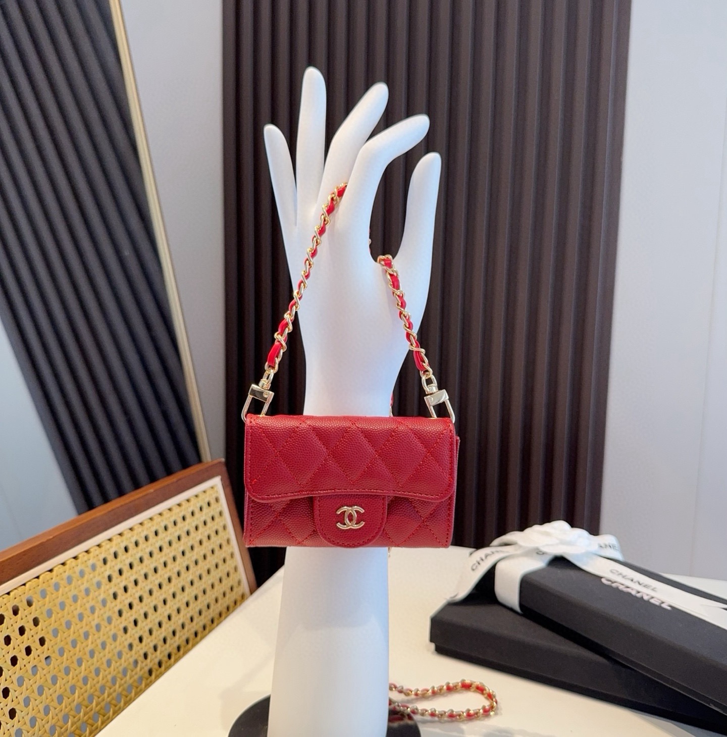 ❤️香奈儿CHANEL 金球mini斜挎包包 零钱包👛搭配金球链条⛓️挂绳可拆卸❤️可放耳机 纸巾 口红