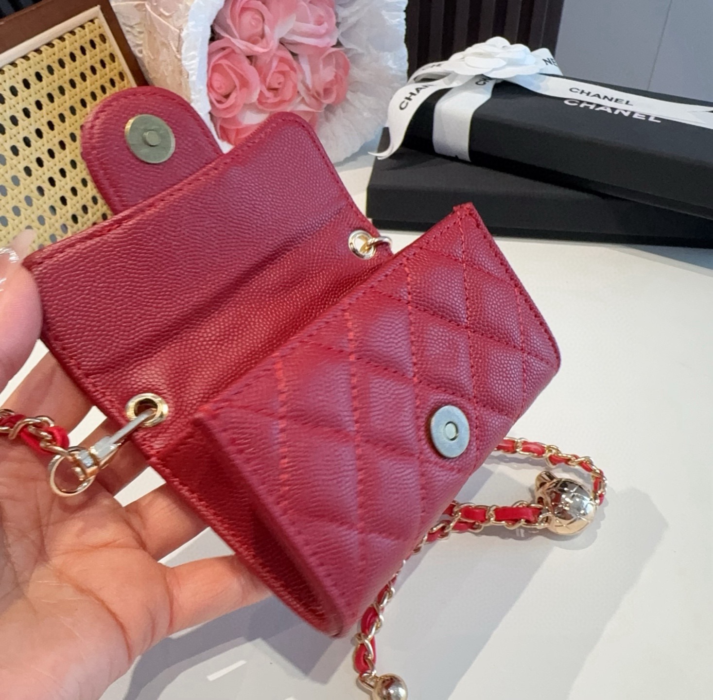 ❤️香奈儿CHANEL 金球mini斜挎包包 零钱包👛搭配金球链条⛓️挂绳可拆卸❤️可放耳机 纸巾 口红