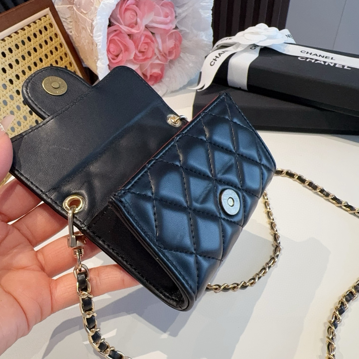 ❤️香奈儿CHANEL 金球mini斜挎包包 零钱包👛搭配金球链条⛓️挂绳可拆卸❤️可放耳机 纸巾 口红