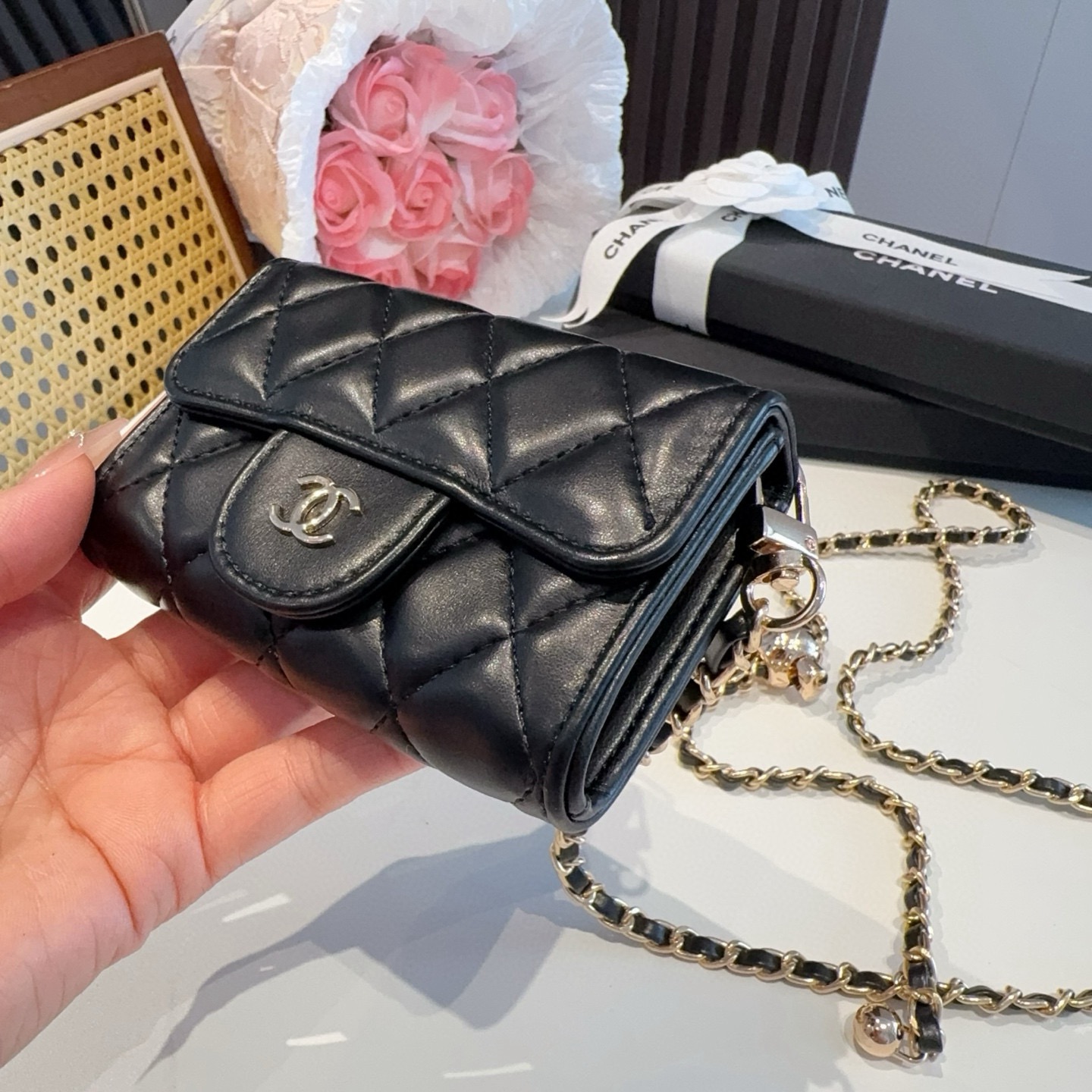 ❤️香奈儿CHANEL 金球mini斜挎包包 零钱包👛搭配金球链条⛓️挂绳可拆卸❤️可放耳机 纸巾 口红