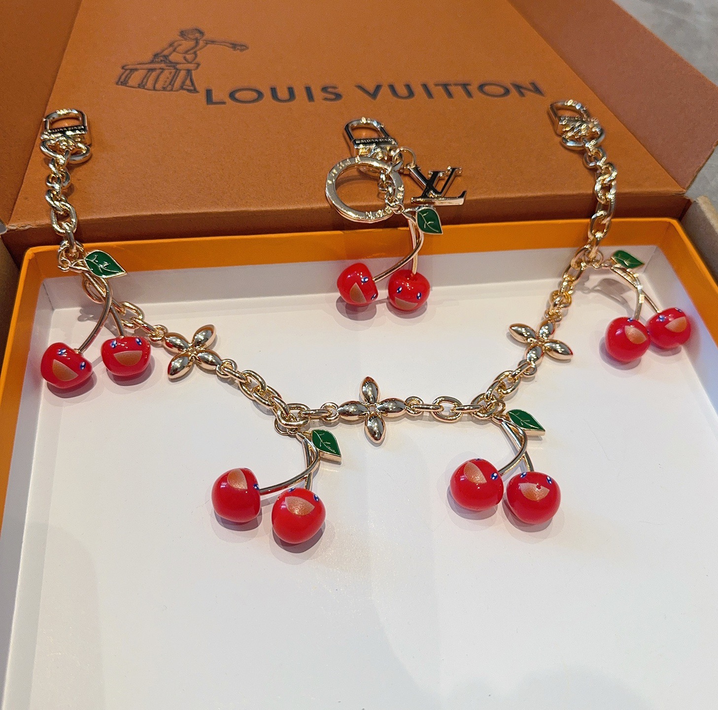 多颗🍒包链  LV X TM CERISE 多颗樱桃🍒链条包饰包包挂链 LV 钥匙扣 x TM LV C