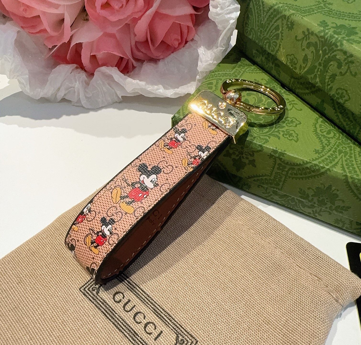 爆款推荐 古驰Gucci钥匙扣 车钥匙挂件包包挂饰 DauPhine Dragonne 钥匙扣彰显金属匠