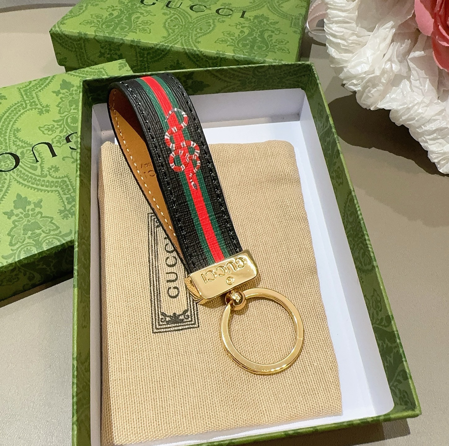爆款推荐 古驰Gucci钥匙扣 车钥匙挂件包包挂饰 DauPhine Dragonne 钥匙扣彰显金属匠