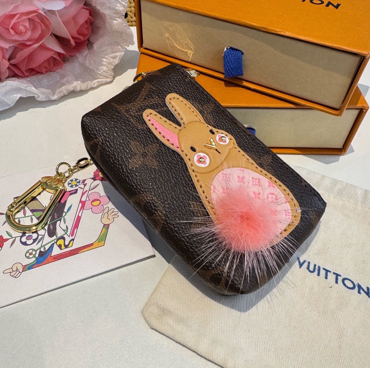 独家新品LV卡通老花零钱包包，经典老花耳机包，包包挂饰，圣诞熊🐻 小柴犬、狮子🦁️零钱包  超纤材质 五