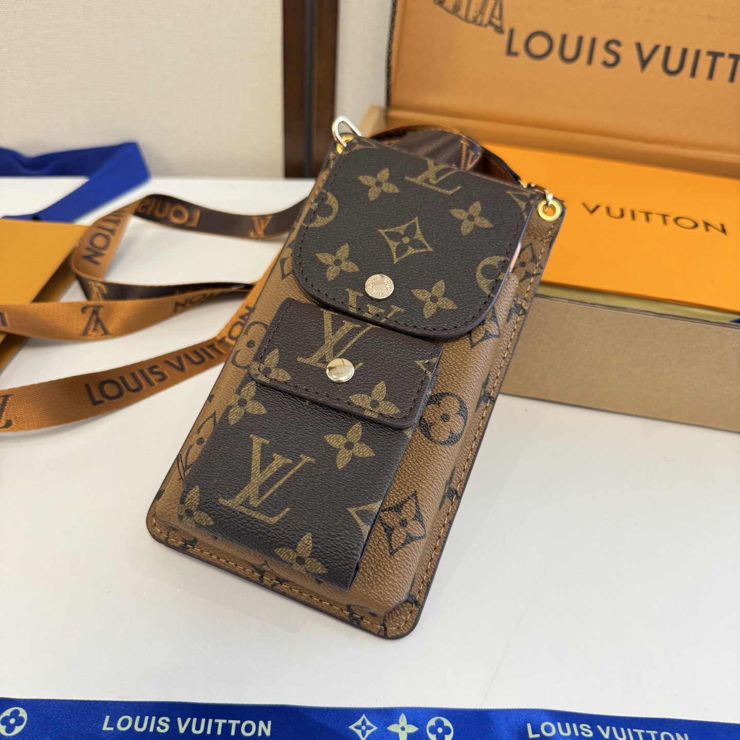 LV经典老花通用手机包斜挎包 多功能卡包，零钱包，带化妆镜🪞配织带肩带 长度🉑️调节生活出门不需要带现金