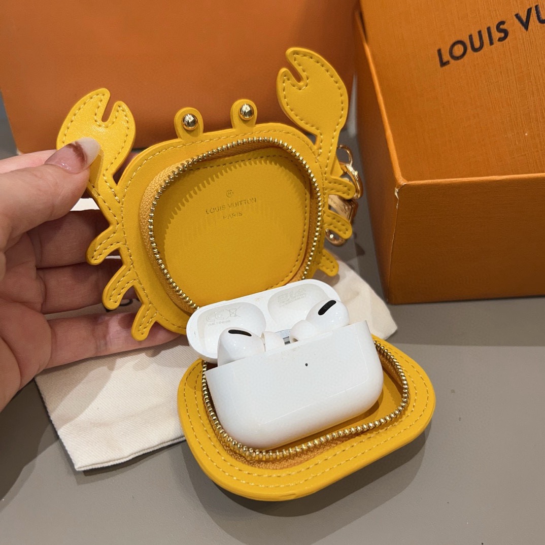 官网新品 热卖Louis Vuitton 路易威登lv 小螃蟹耳机包钥匙扣挂件挂饰 Lv钥匙包蓝牙耳机包
