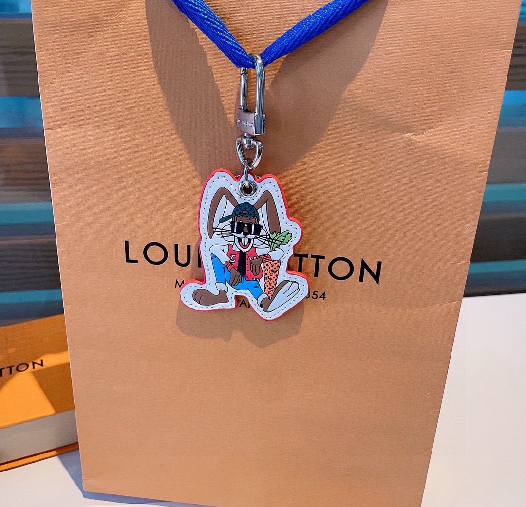 ❗🐰挂饰☀独家原单LOUIS VUITTON 新款 八哥兔🐰钥匙扣 包包挂件 ☀️顶级进口PU材质 五金