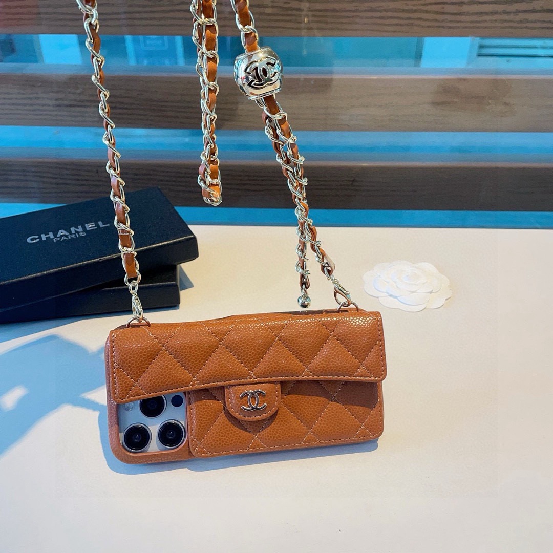 💃CHANEL💠香奈儿火爆时尚圈的手机壳 真香系列 热爆美拉德色系专柜同款⛓链条双C小金球可调节链条长度