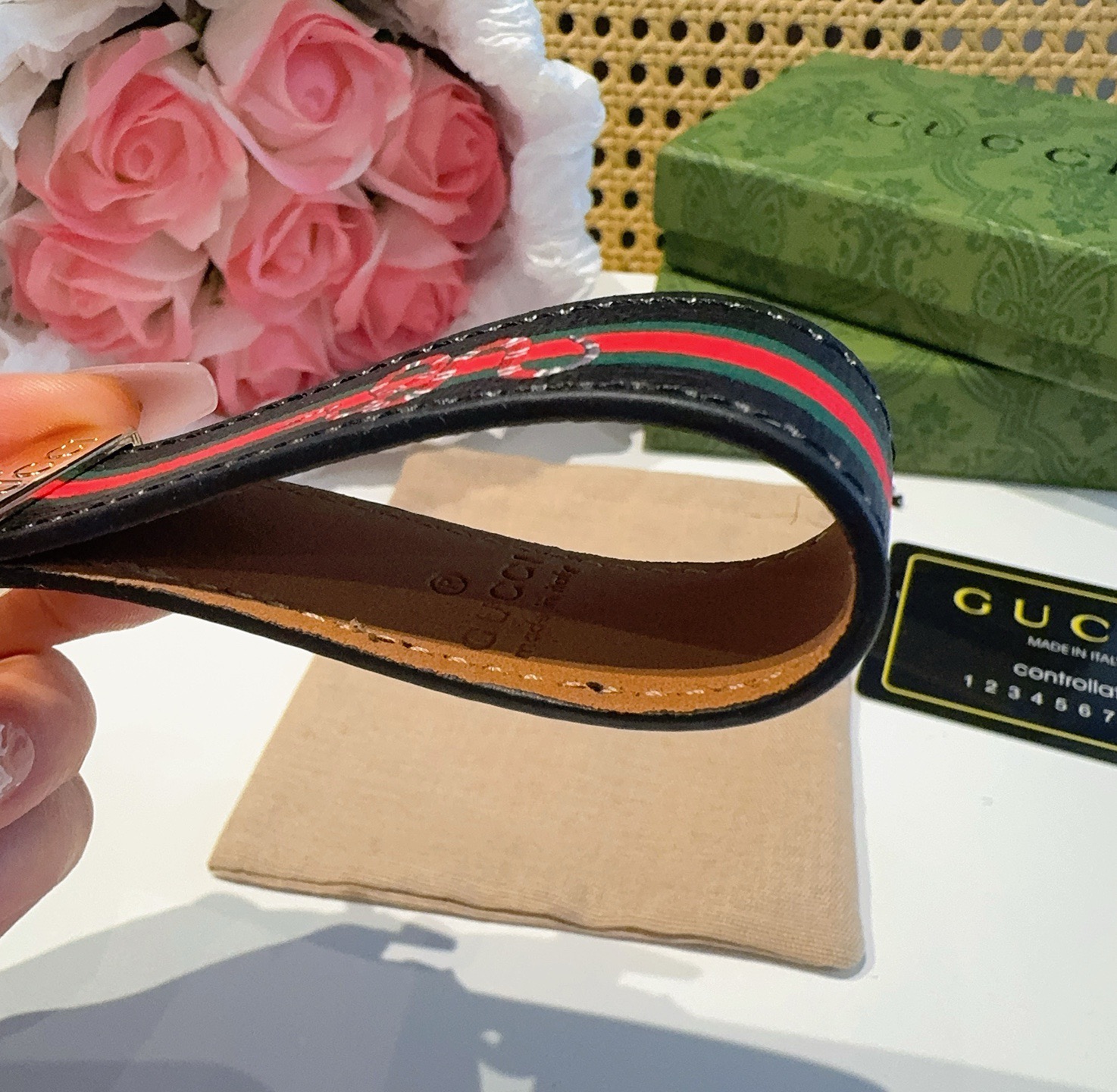 爆款推荐 古驰Gucci钥匙扣 车钥匙挂件包包挂饰 DauPhine Dragonne 钥匙扣彰显金属匠