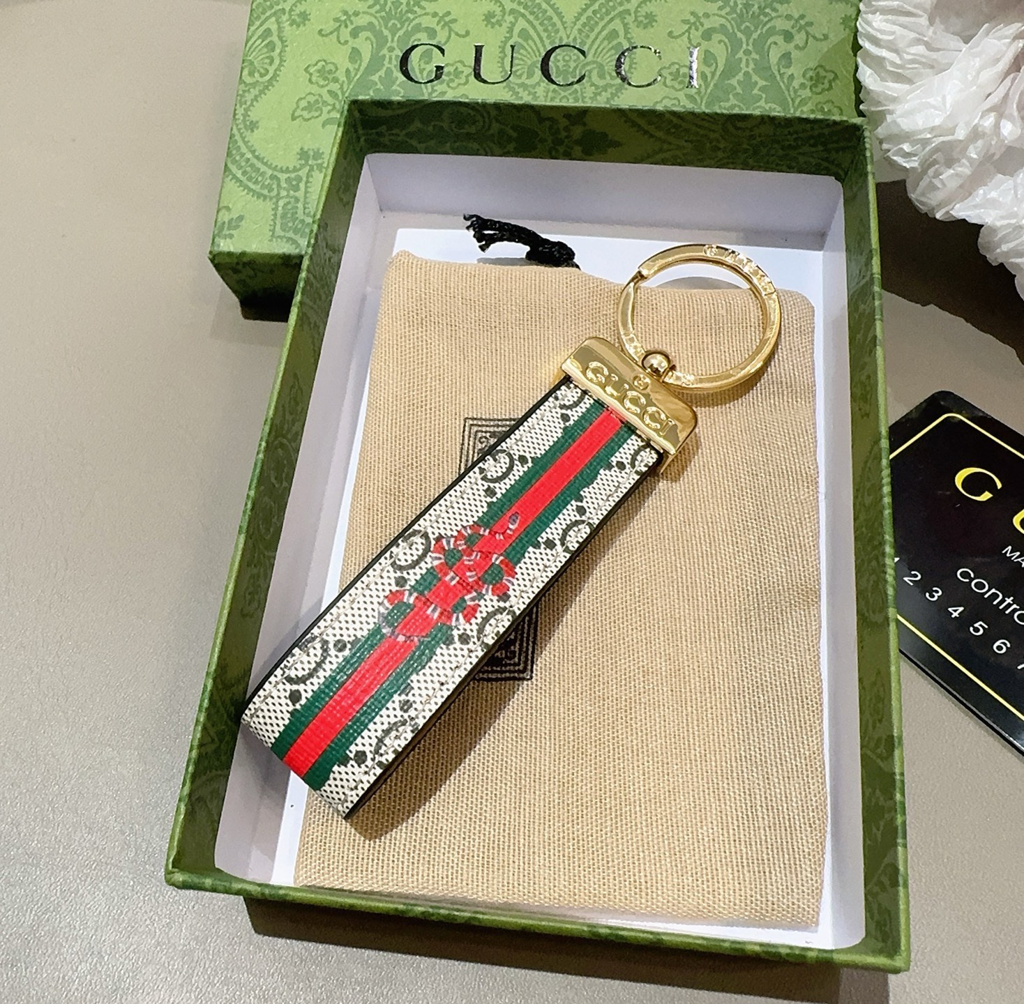 爆款推荐 古驰Gucci钥匙扣 车钥匙挂件包包挂饰 DauPhine Dragonne 钥匙扣彰显金属匠