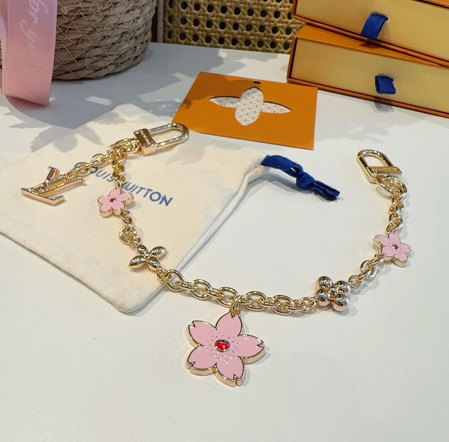 lv钥匙扣 官网M02540村上隆合作款樱花🌸包包链条挂件 多功能链条 包饰&包包肩带延长链本款链条包饰