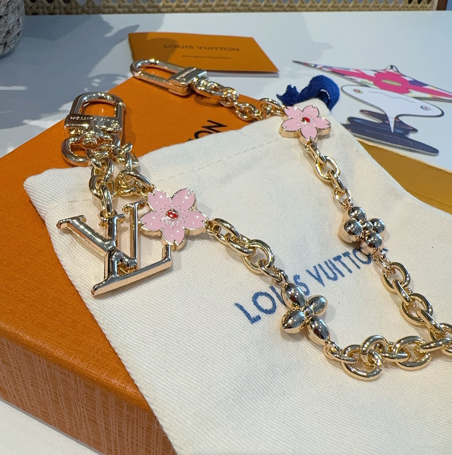 lv钥匙扣 官网M02540村上隆合作款樱花🌸包包链条挂件 多功能链条 包饰&包包肩带延长链本款链条包饰