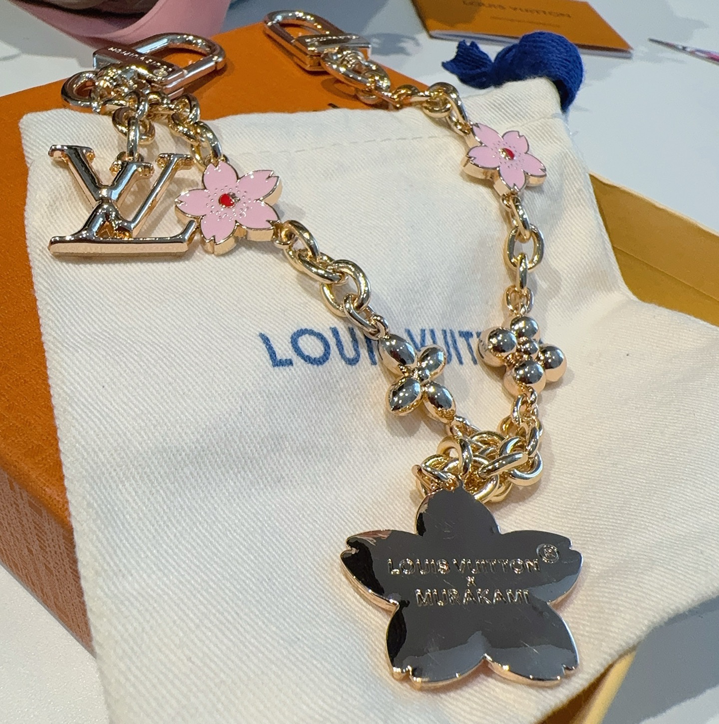 lv钥匙扣 官网M02540村上隆合作款樱花🌸包包链条挂件 多功能链条 包饰&包包肩带延长链本款链条包饰
