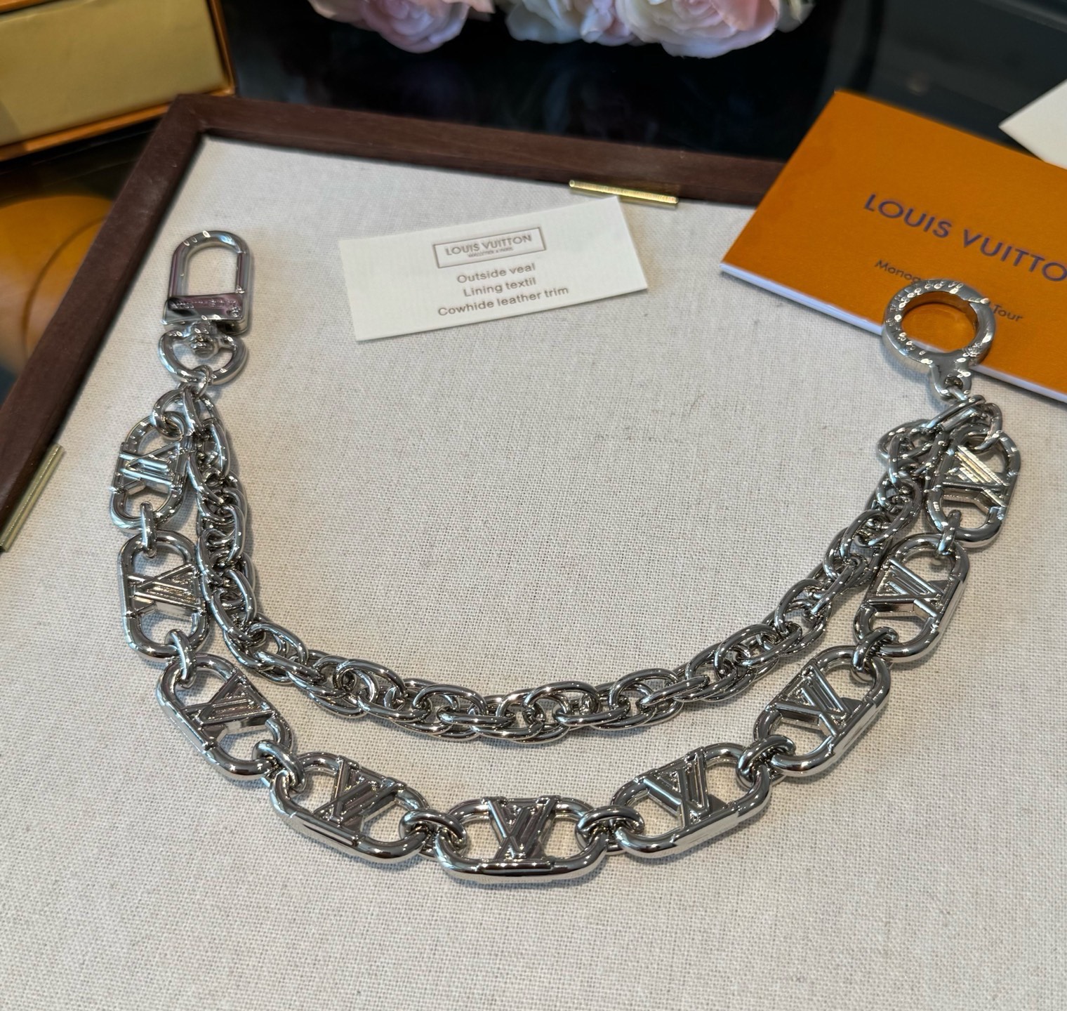 LV 包链 钥匙扣 路易威登新款包链，包包挂件 配饰 多元素材质，舒展时尚个性！