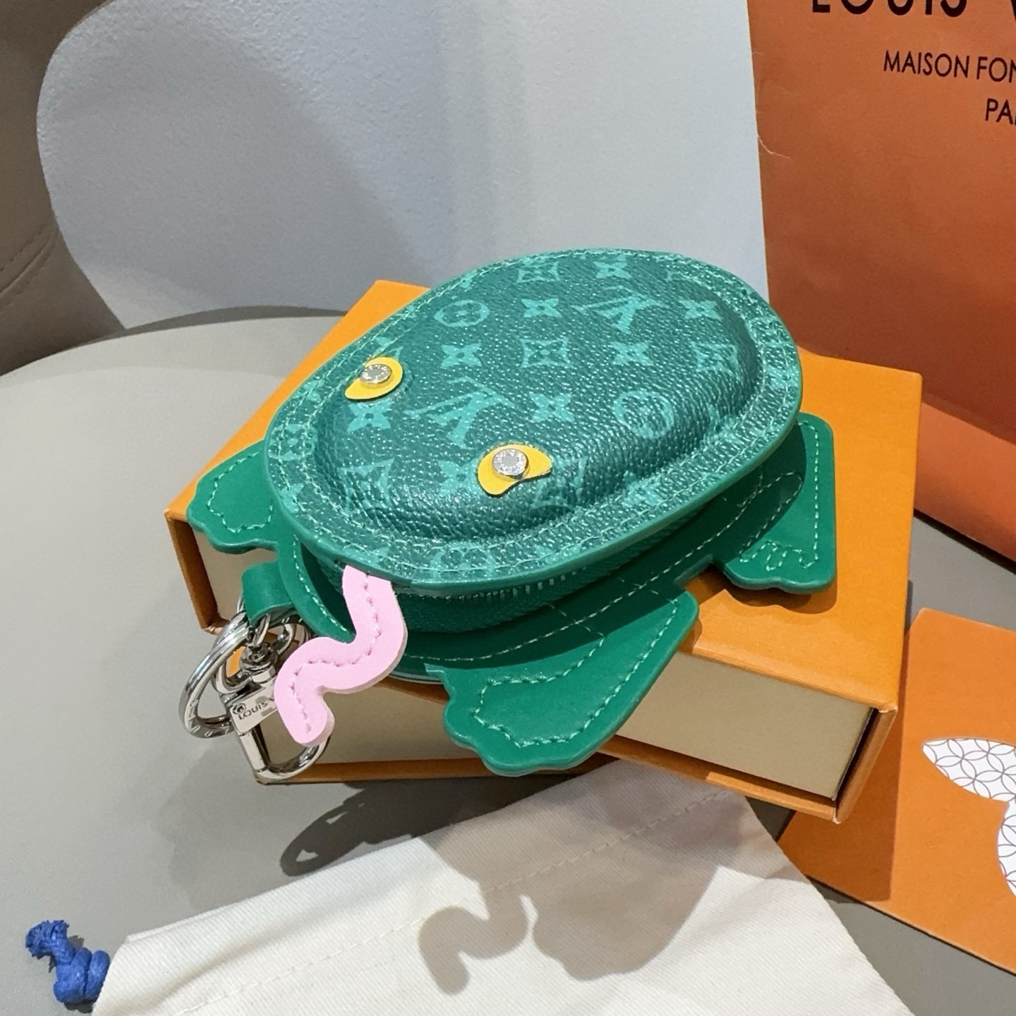 官网新品Louis Vuitton 路易威登青蛙🐸钥匙扣挂件包包挂饰 LV蓝牙耳机包 Turtle Po