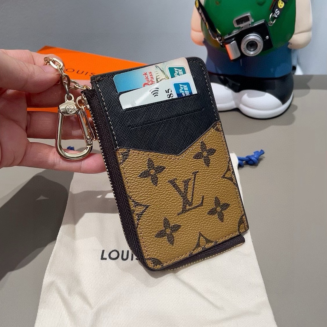独家新品LV经典老花卡包，包包挂饰 多功能零钱包钥匙扣，超纤材质 多个卡位