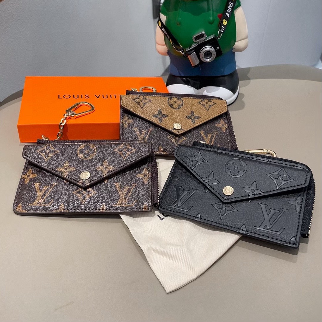 独家新品LV经典老花卡包，包包挂饰 多功能零钱包钥匙扣，超纤材质 多个卡位