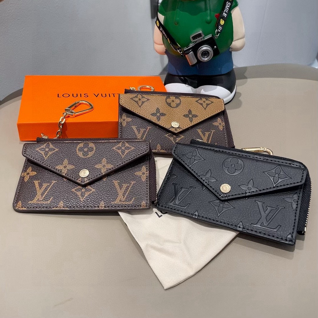 独家新品LV经典老花卡包，包包挂饰 多功能零钱包钥匙扣，超纤材质 多个卡位