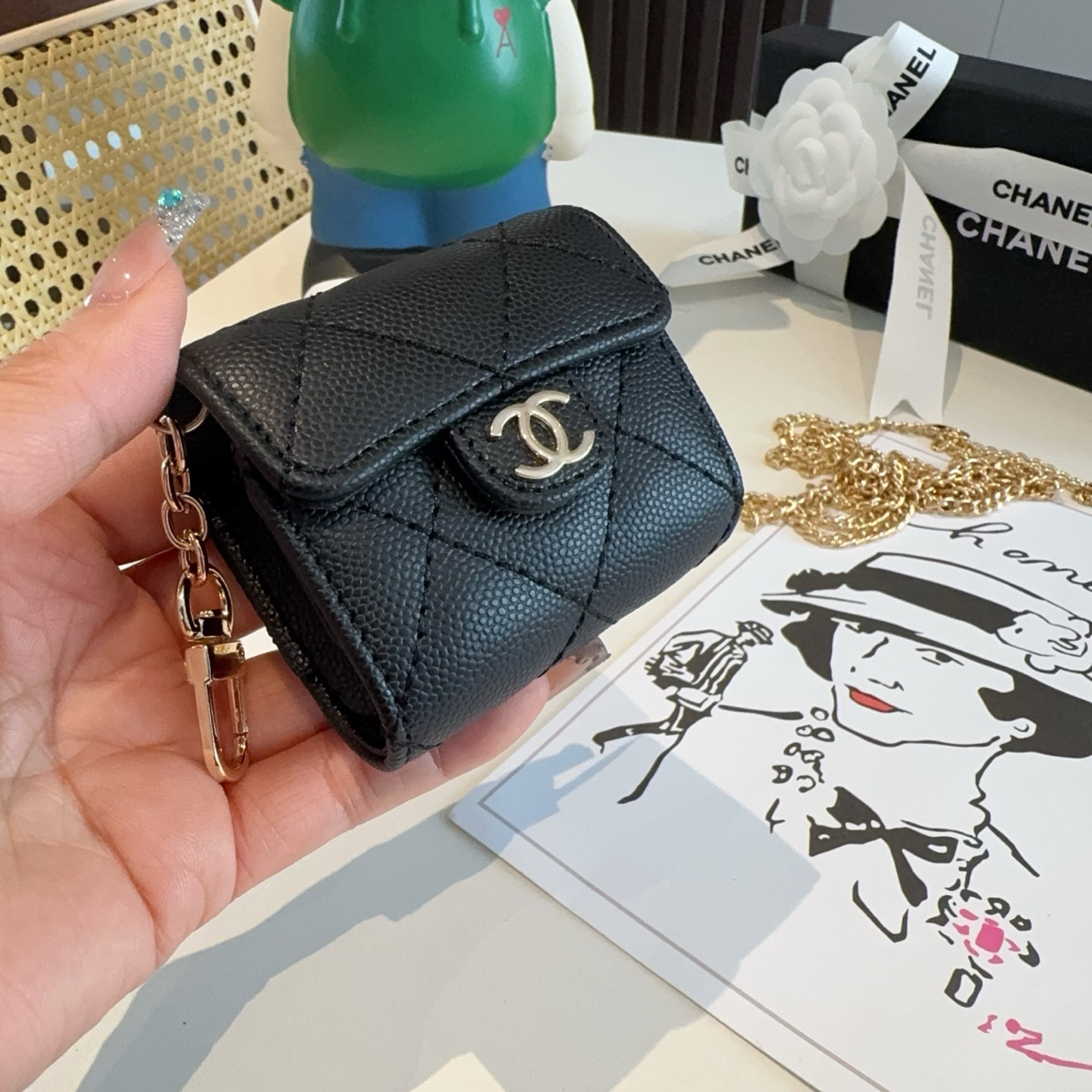 ❤️香奈儿CHANEL经典C3耳机包通用款💥官网1:1耳机包 时尚迷你包包，配链条，蓝牙耳机包，包包挂件