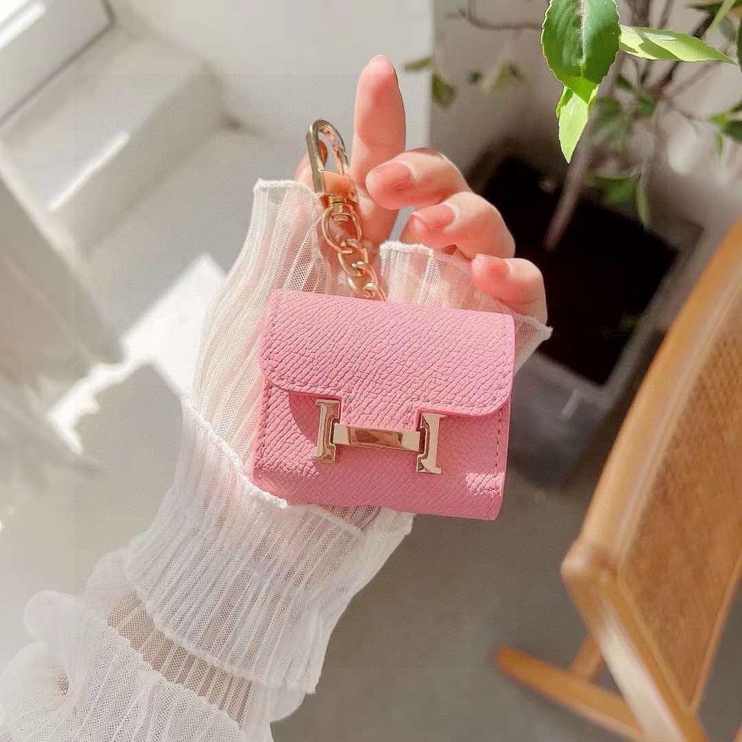 ❤️爱马仕💥官网1:1耳机包 手掌纹皮料 金属Logo 时尚迷你斜挎包包  可以当包饰，耳机包一举两得！