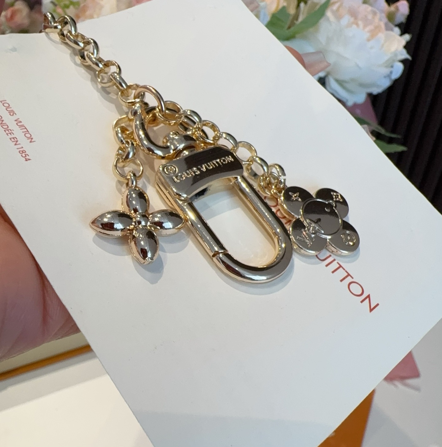 LV村上隆熊猫人钥匙扣包包挂饰 LV X TM LV ICONICSUPERFLAT 钥匙扣路易威登再度