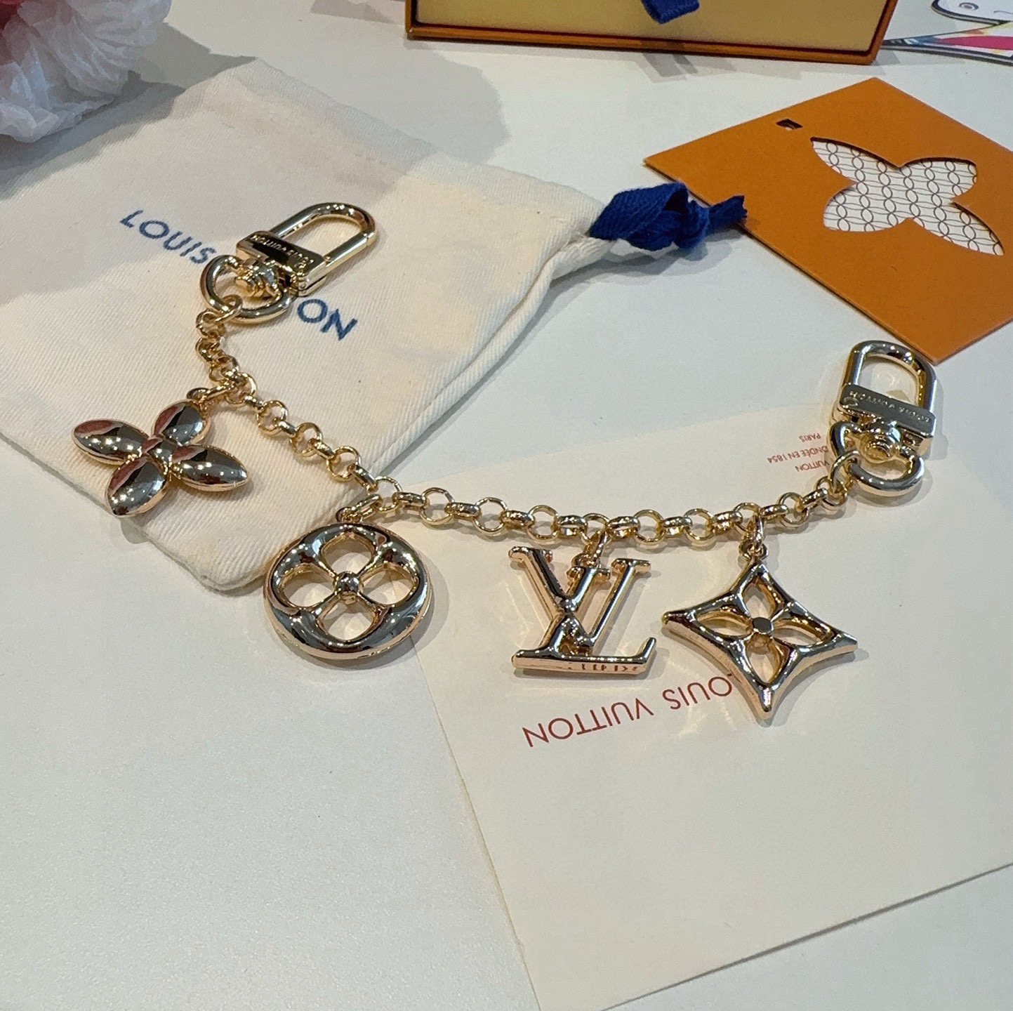 LV钥匙扣 包饰 包包挂件 金色&银色M01188 SPring Street Chain 包饰将 Mo